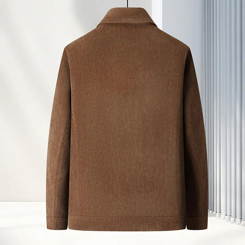 Vielseitige Übergangsjacke für Männer, perfekt für Outdoor-Aktivitäten oder als bequeme Freizeitjacke im Herbst.