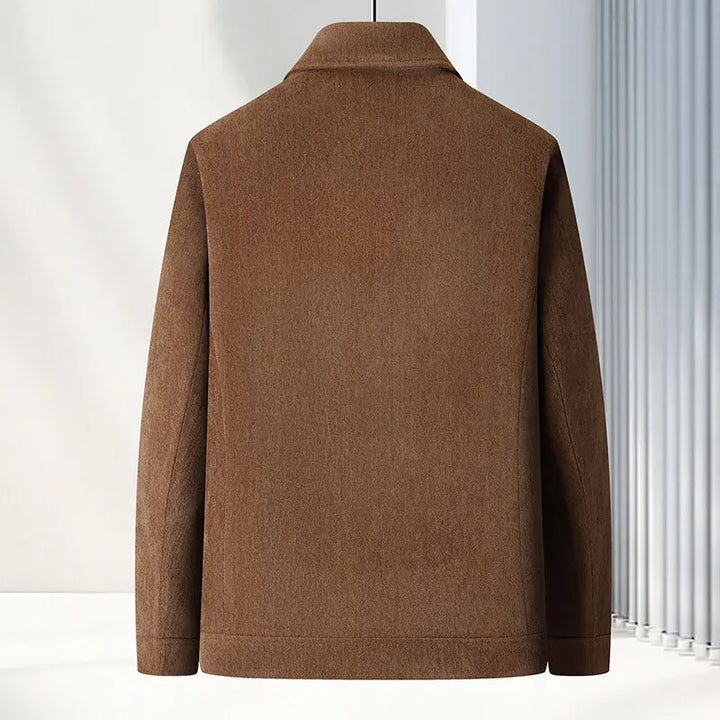 Vielseitige Übergangsjacke für Männer, perfekt für Outdoor-Aktivitäten oder als bequeme Freizeitjacke im Herbst.