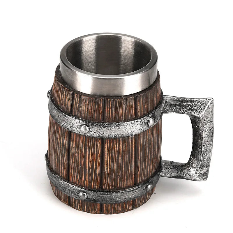 Hochwertiger handgefertigter Eichenholz-Bierkrug mit 600ml Edelstahlkern. Rustikal & langlebiges Geschenk.