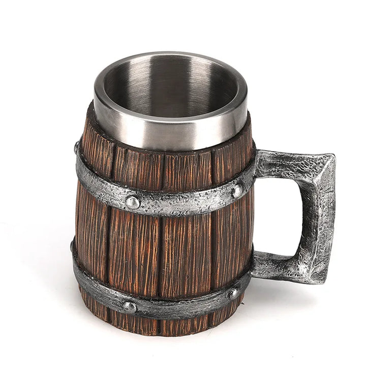 Hochwertiger handgefertigter Eichenholz-Bierkrug mit 600ml Edelstahlkern. Rustikal & langlebiges Geschenk.