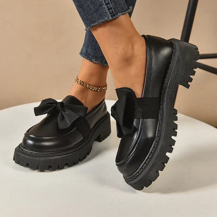 Komfortable grüne Damen Plateau Schuhe mit Schmetterlingsschleife, modisch & wintertauglich.