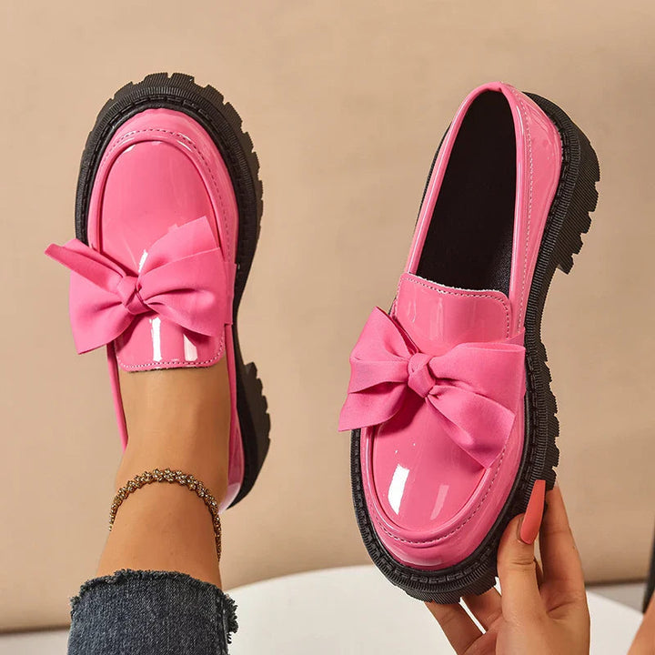 Modische Damen Plateau Schuhe in Rosa mit verspielter Schmetterlingsschleife, bequemer Alltagsschuh.