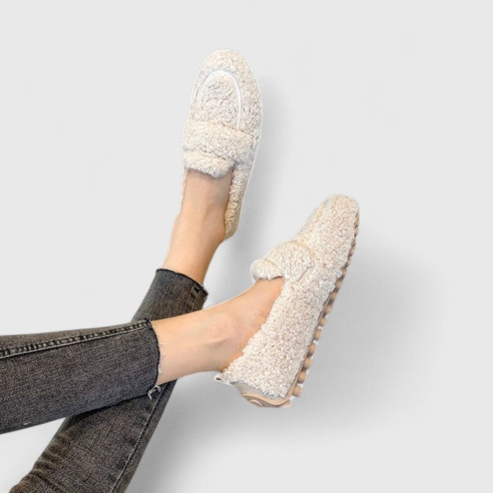 Stylische Damen Slipper Winterhausschuhe, warm und gemütlich, perfekt für kalte Wintertage.