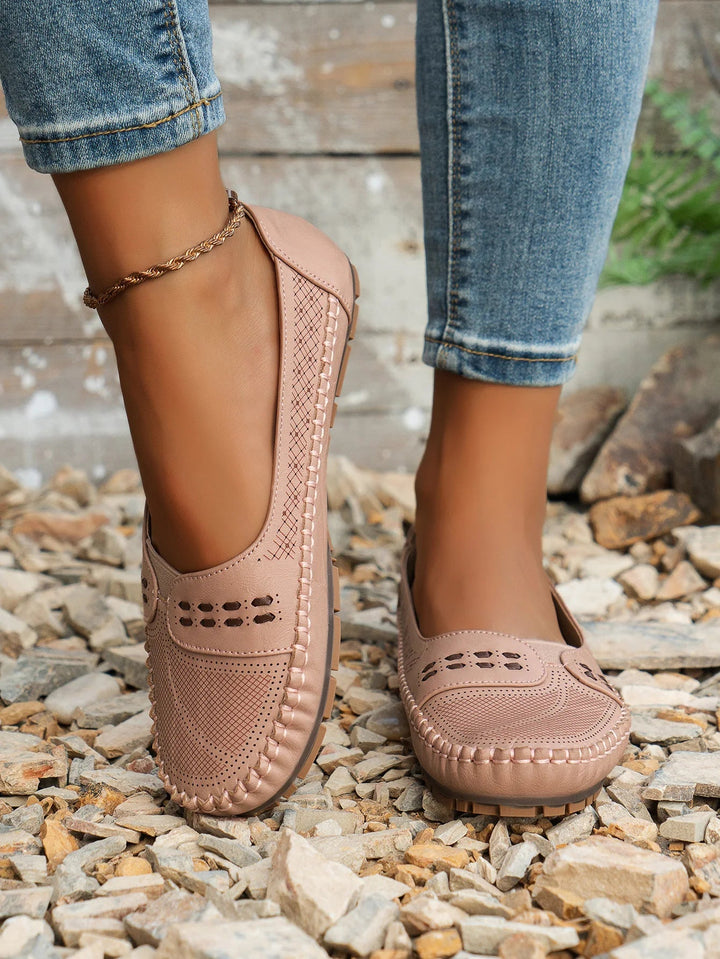 Detailaufnahme der klassischen Damen Loafer Oberfläche, flache Sohle, für feinen Look und Eleganz.