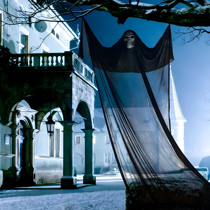 Schaurige Halloween Hängedeko: Skelett mit Sound und LED-Augen. Perfekt für Geisterhaus oder gruselige Gartenparty.
