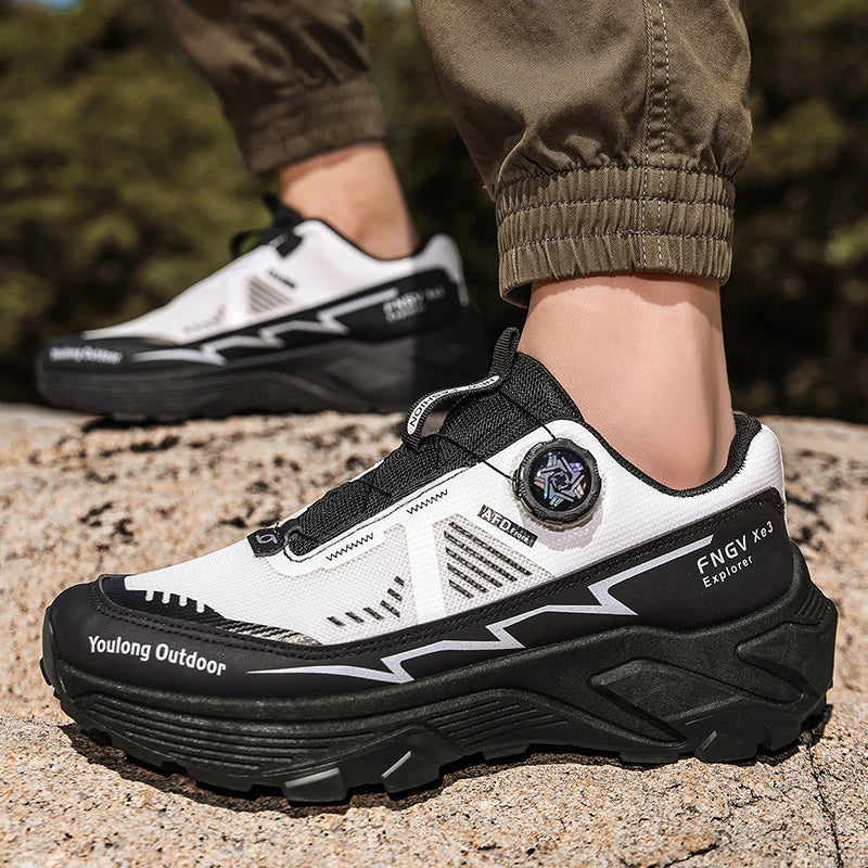Atmungsaktive Herren Trekkingschuhe mit Mesh-Einsätzen & Drehverschluss, optimal für lange Wanderungen.