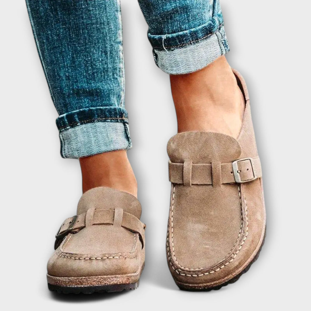 Orange orthopädische Damen-Mokassins; super bequeme Slip-On Freizeitschuhe für Damen mit Komfortsohle.
