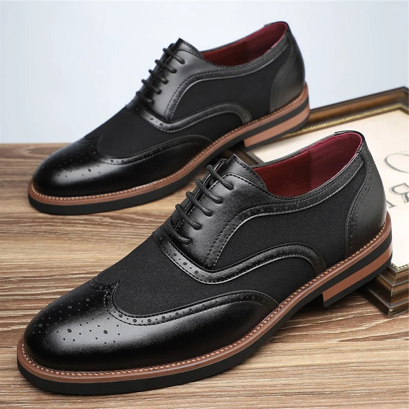 Elegante zweifarbige Herren Oxford Schuhe als stilvolle Business & Anlassschuhe. Hochwertige Herrenmode.