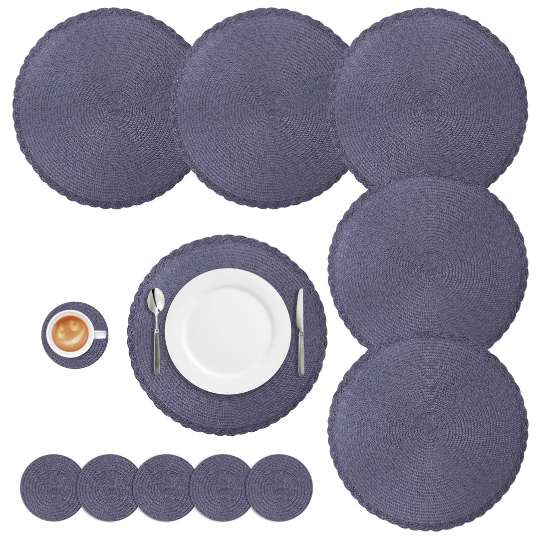 Robuste, hitzebeständige Untersetzer: Runde Geflechttischsets aus langlebiger Polyester-Baumwolle.