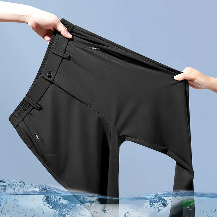 Graue Herren-Alltagshose, sehr bequem und vielseitig kombinierbar. Perfekt für Sommer & Freizeit.