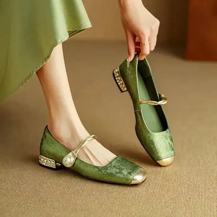Komfortable grüne orthopädische Damen Sandalen mit Fussbett für Halt und Entlastung im Alltag.
