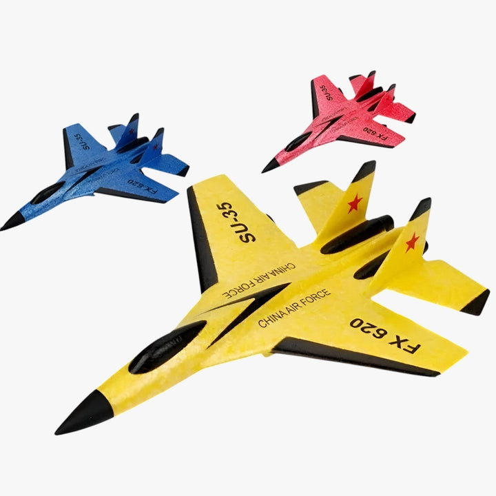 Handstart des FalconAir RC-Flugzeugs, ein einfach zu bedienender LED-Gleiter für Anfänger und Fortgeschrittene.
