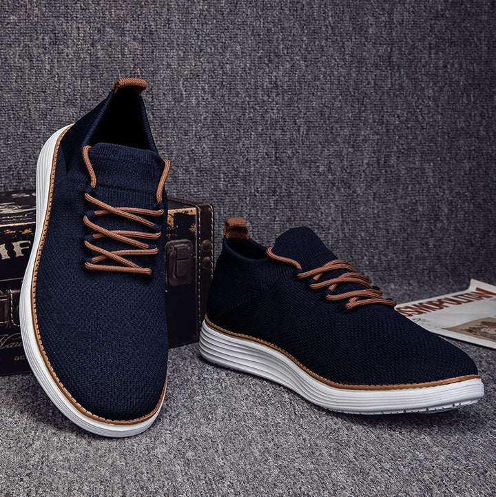 Nahaufnahme der stoßdämpfenden Sohle des Herren Sneakers für optimalen Gehkomfort.