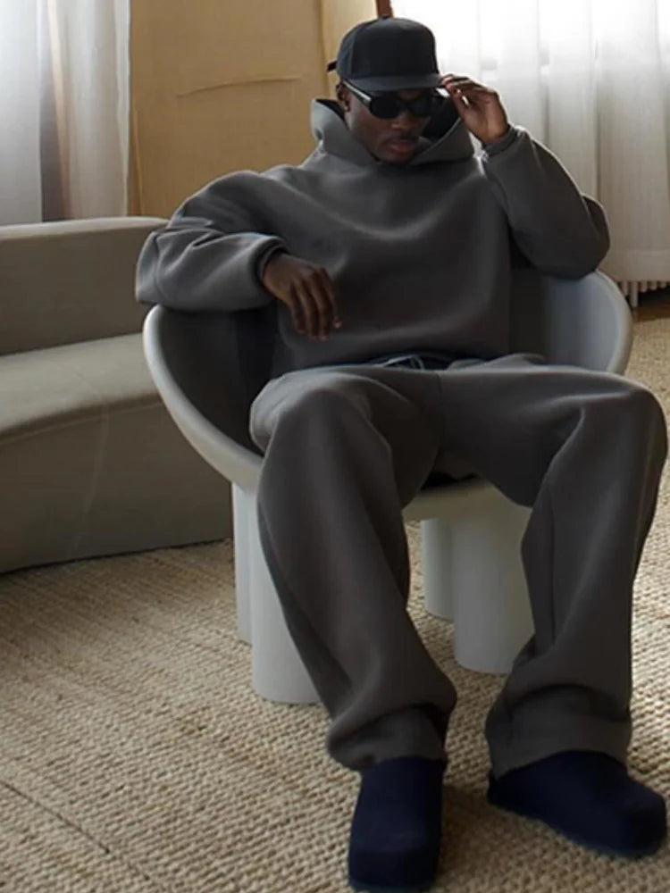 Herren Oversized Sportanzug. Weicher Hoodie & Jogger für Komfort im Herbst und Winter.