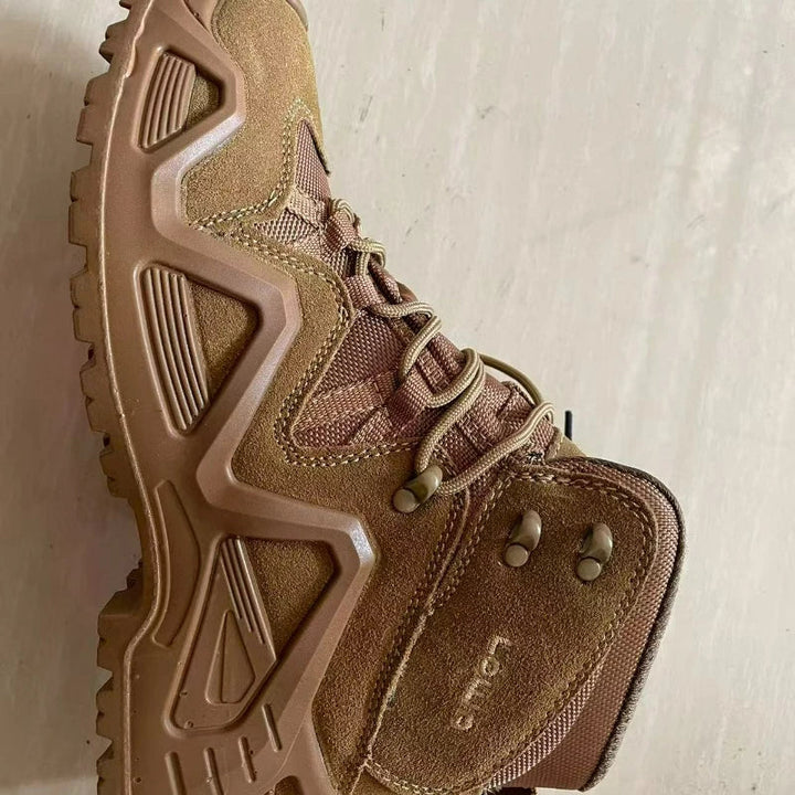 Robuste Herren Knöchel-Boots in Schwarz für Komfort im Alltag. Ideale Männerschuhe für Freizeit und Arbeit.