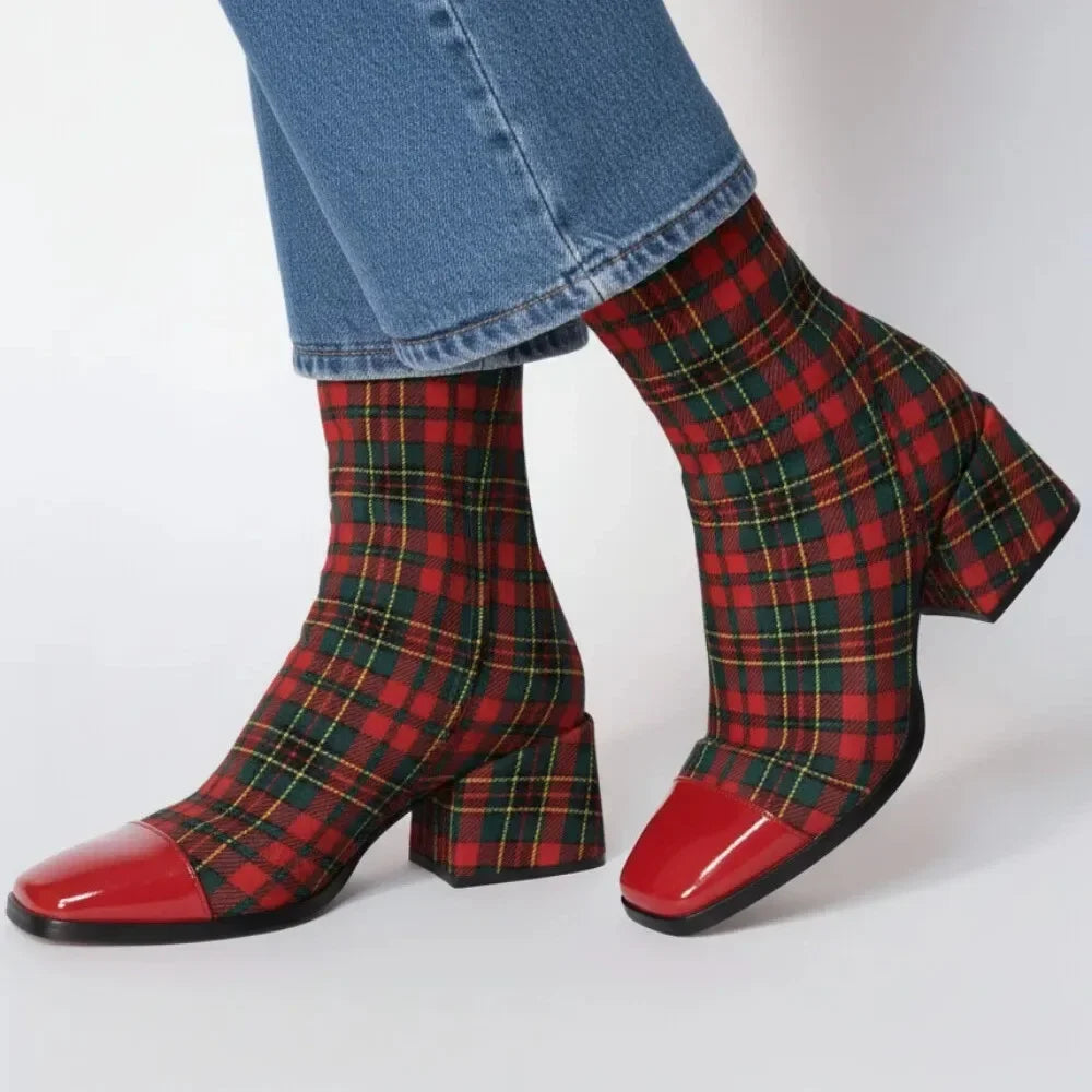 Warme Damen Stiefeletten mit modischem Blockabsatz; ideal für kalte Wintertage. Britischer Stil für Damen.