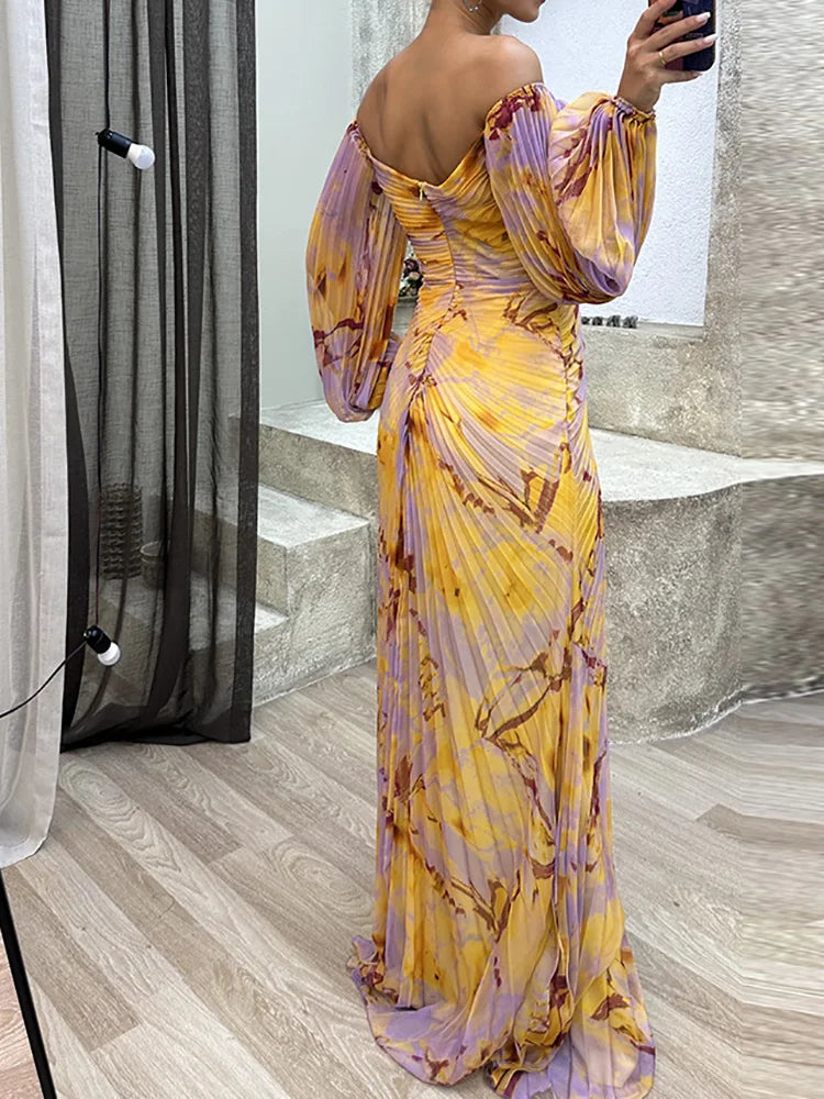 Fließendes gelbes Damen Sommer Maxikleid aus Plissee mit Schulterdetails und Schmetterlingsärmeln für besondere Anlässe.