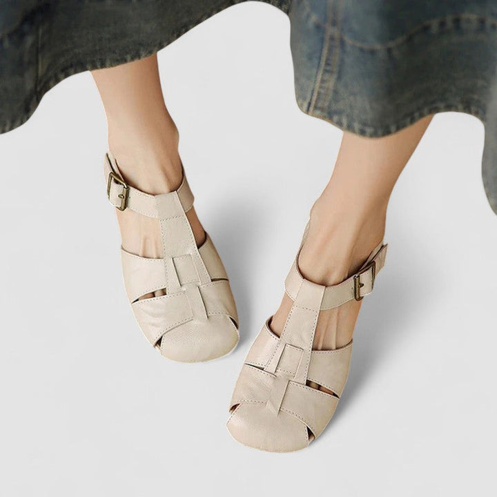 Komfort-Slipper mit integrierter Fußgewölbestütze. Orthopädische Damenschuhe für gesunde Füße.