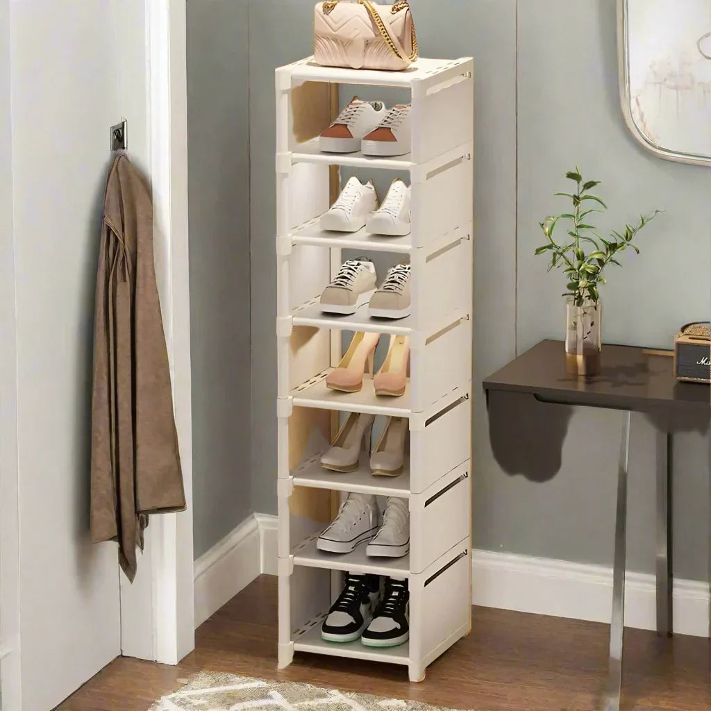 Kompaktes Schuhregal für platzsparende Schuhaufbewahrung, ideal zum Organisieren von Schuhen im Eingang.