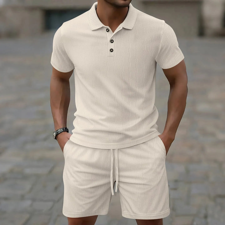 Herren Kurzarm Polo-Set mit Shorts in Strukturmuster, ideal für Sommer Freizeit und Urlaub.