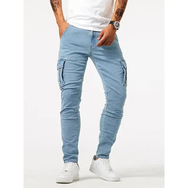Knöchellange Slim Fit Jeans für Herren in Grau. Modern geschnittene Hose für stilvolle Herrenmode.