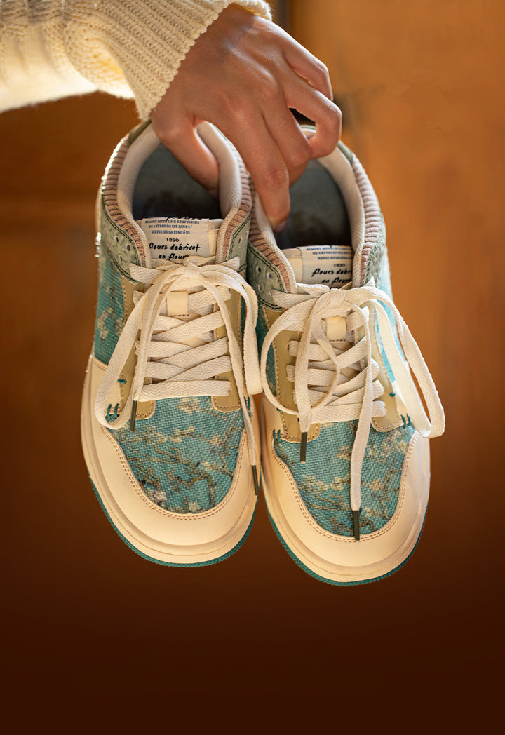 Bequeme Unisex Freizeitschuhe mit lebendigem Mandelblüten-Motiv, stilvolle Ergänzung für jedes Outfit.