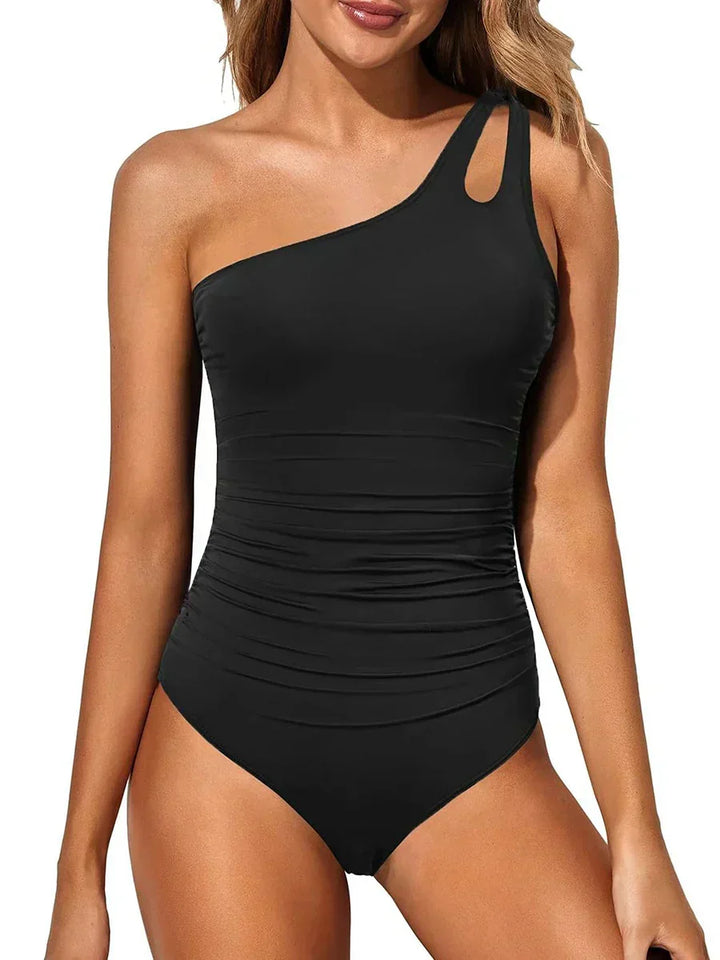 Damen Ein-Schulter-Badeanzug mit elegantem Design. Figurschmeichelnde Strandmode für Pooltage und Sommerurlaub.