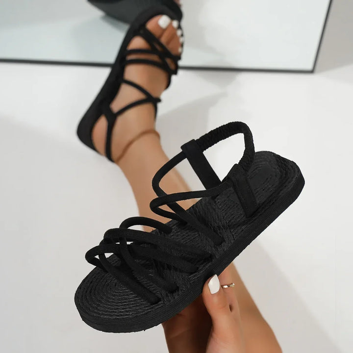 Flache, leichte Damensandalen für Freizeit und Urlaub, bieten optimalen Gehkomfort als Alltagsschuhe.