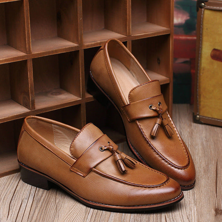 Bequeme Herren Slip-On Loafer mit glänzender Oberfläche und Doppelquaste, perfekte Komfort- und Freizeitschuhe.
