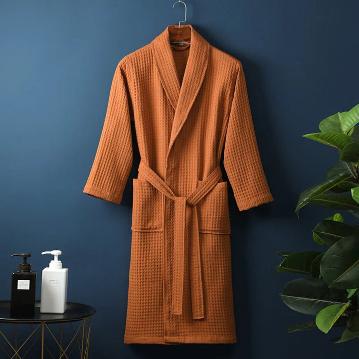 Stilvoller Herren Bademantel aus weicher, saugfähiger Baumwolle. Ideal für Wellness und Homewear.