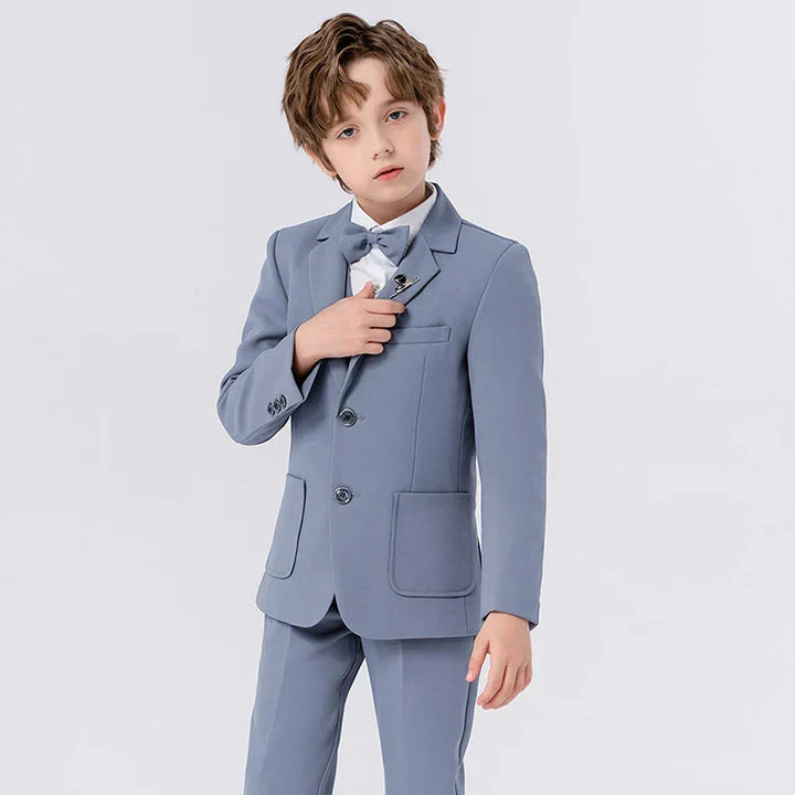 Jungen Smoking Set in Schwarz, 4-teilig. Edle Kinderkleidung für Hochzeit, Kommunion & besondere Feiern.