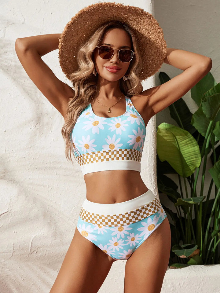 Genieße den Sommer mit diesem gestreiften Damen Bikini-Set. Stylische Bademode für Strand & Pool.