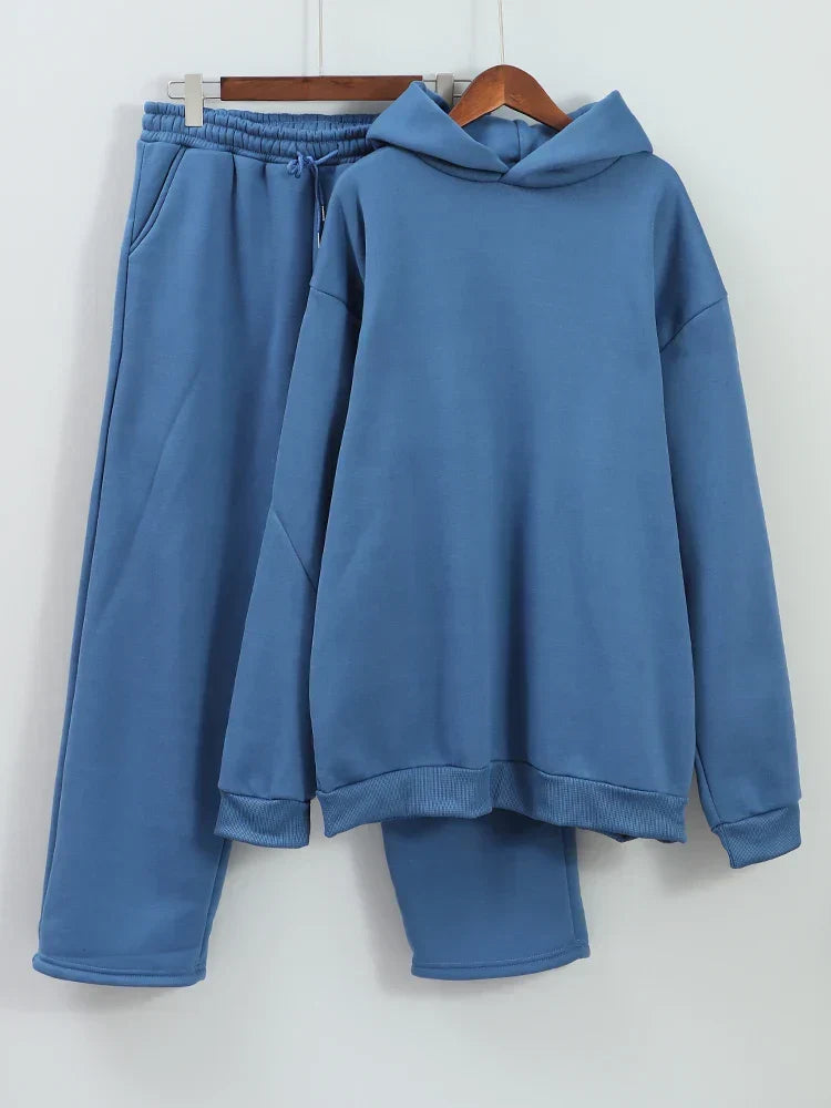 Graues Oversized Hoodie & Jogger Set Herren. Warmer Freizeitanzug für kalte Tage.