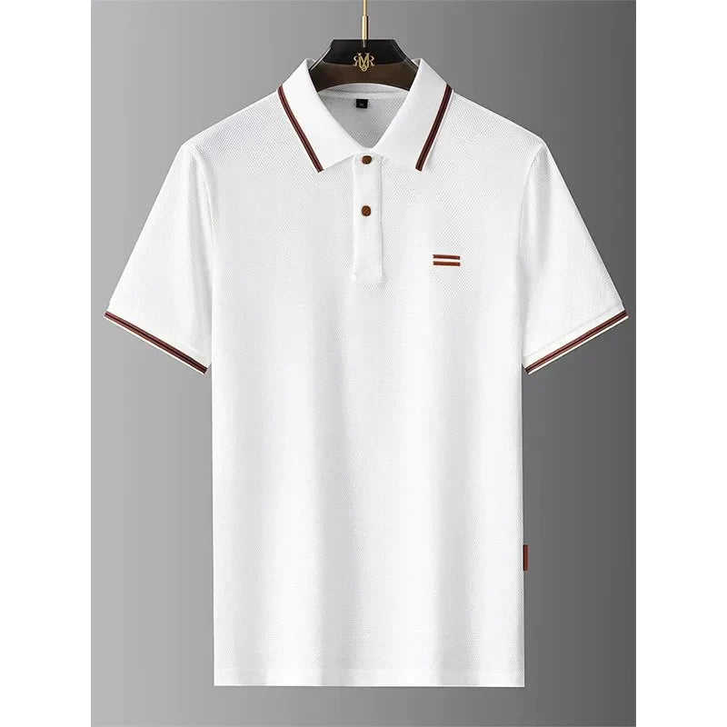 Klassisches Herren Kurzarm Polohemd mit typischem Polokragen. Ein vielseitiges Oberteil für lässige Outfits.