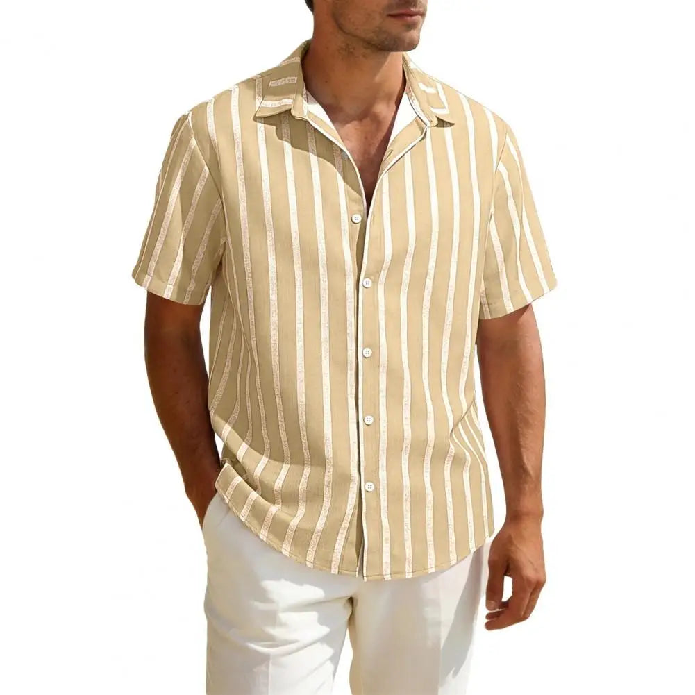 Hochwertiges Herren Kurzarmhemd mit eleganten Streifen, ein Must-have für die sommerliche Herrenmode.