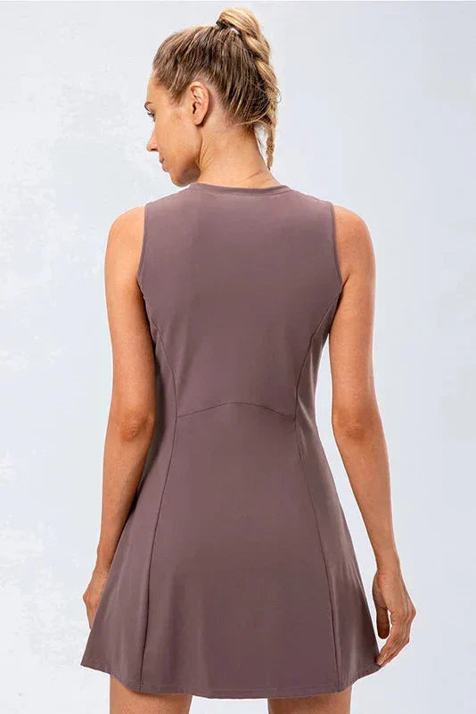 Graues Freizeitkleid Midi für Damen, ärmellos, mit integrierten Shorts & praktischen Taschen für Komfort.