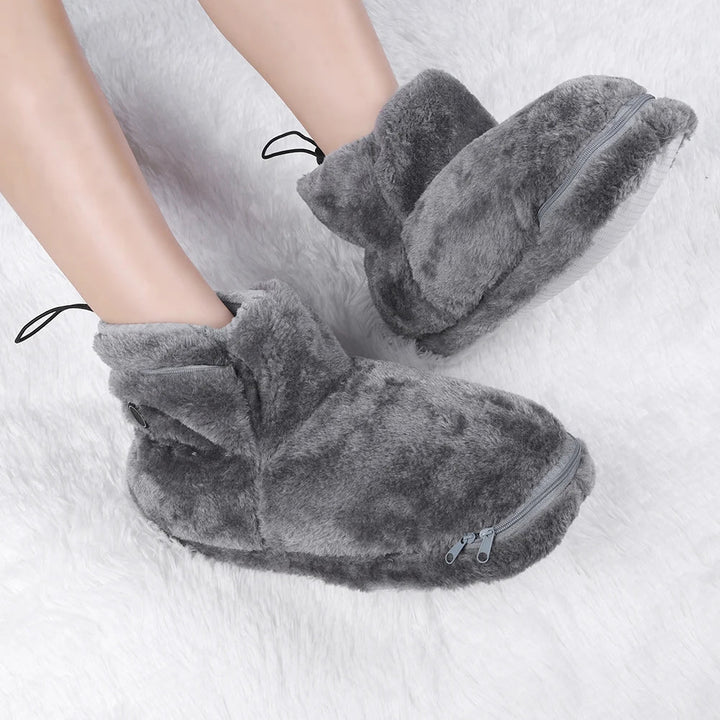 USB-Heizpantoffeln WarmFeet mit Plüschfutter für warme Füße. Bequeme Unisex Winter Hausschuhe für Gemütlichkeit.