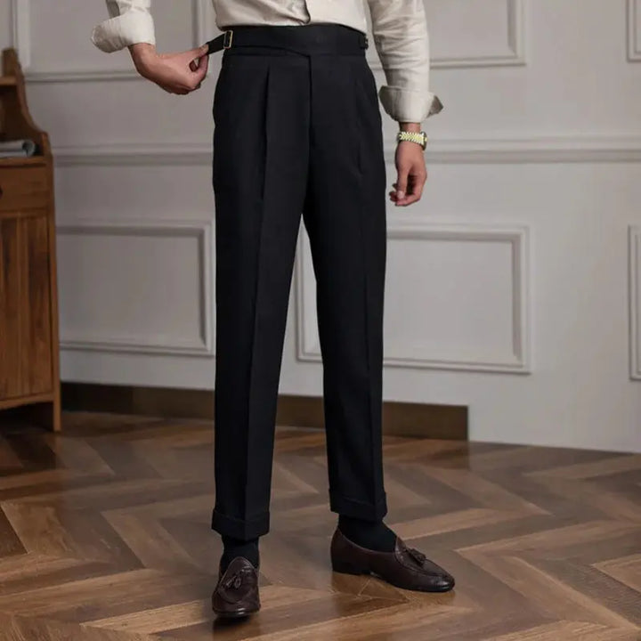 Hochwertige Businesshose im Vintage-Stil für Herren, elegant in Dunkelgrau.