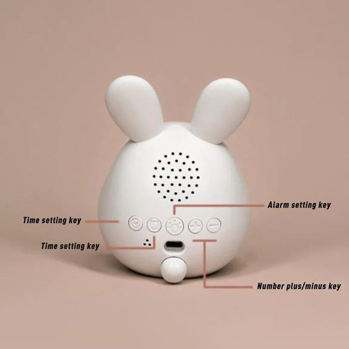 Süßer Kinderwecker in Hasenform. BunniGlow mit LED Nachtlicht und USB Akku. Ideal für Mädchen und Jungen im Kinderzimmer.