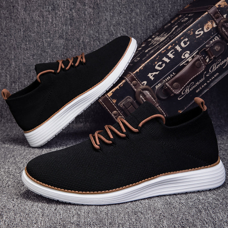 Moderner Herren Komfortschuh, Seitenansicht, leichtes Obermaterial, atmungsaktiv.