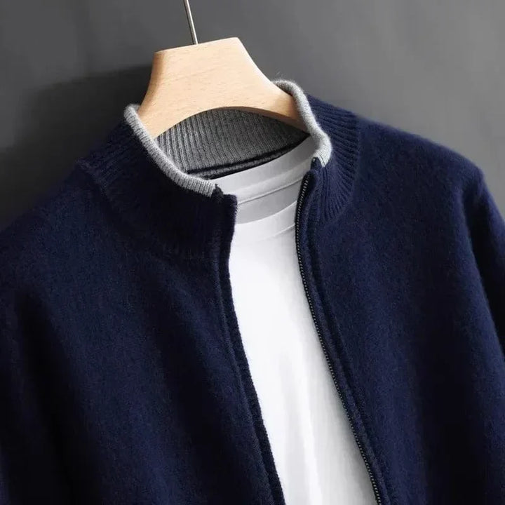 Herrenjacke in Dunkelgrau, von einem Mann getragen, der Eleganz & Stil im Businesslook verkörpert.