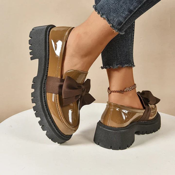 Schwarze Plateau Schuhe für Damen, mit süßer Schmetterlingsschleife, trendig und komfortabel.