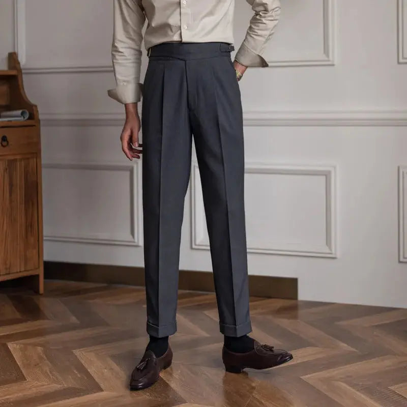 Stylische Herrenhose im Vintage-Look, Anzughose-Qualität, in Khaki für Business & Freizeit.