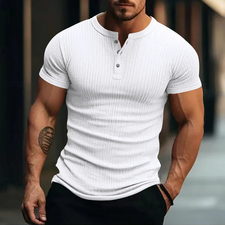 Lässiges Herren Henley T-Shirt, kurzarm, mit Strukturmuster. Modisches Shirt für stilvolle Sommer-Outfits.