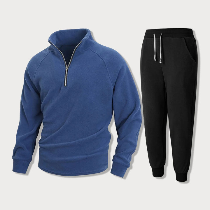 Sportliches Herren Set: Halber Reißverschluss Oberteil & Jogginghose. Ideale Freizeitkleidung für Komfort und Stil im Winter.