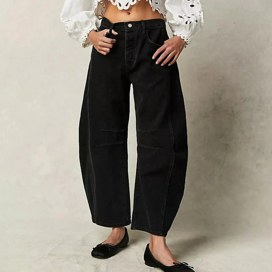 Modische Damen Wide Leg Jeans in Dunkelblau, komfortabler Fit für einen entspannten Auftritt.