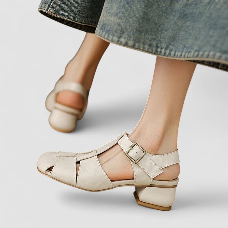 Hochwertiges Material der orthopädischen Damen Slipper. Mary-Jane-Schuhe für Komfort & Stil.
