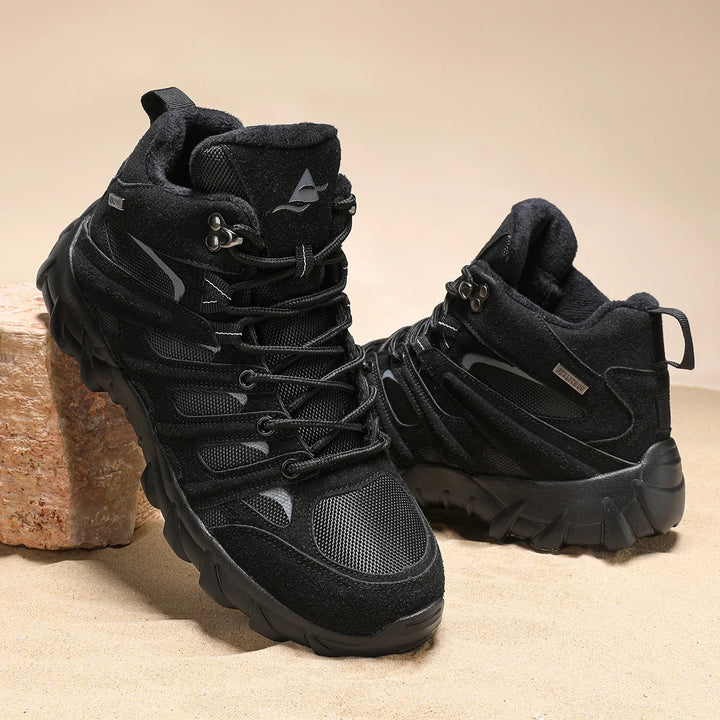 Robuste Fersenpartie der beigen Herren Trekkingschuhe für zusätzlichen Schutz, Halt & Komfort im Outdoor-Bereich.