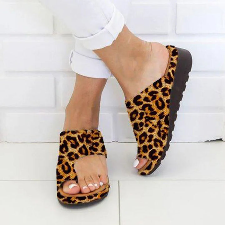 Leichte, rutschfeste Damen Komfortschuhe, orthopädische Sandalen für sicheren Halt im Sommer.