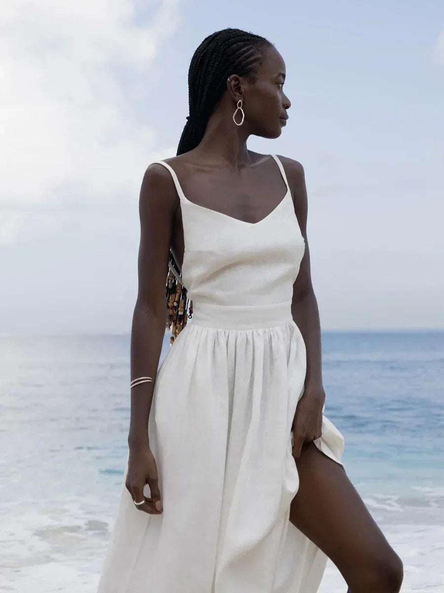 Detailaufnahme des V-Ausschnitts am leichten Damen Sommerkleid A-Linie, bequem und stylisch.
